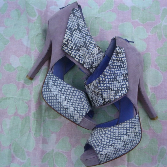 Kelsi Dagger Lavender Suede Snakeskin PeepToe Heel - Picture 3 of 8